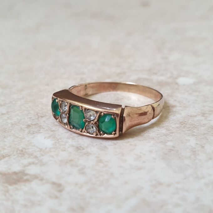 Antique Green and White Ring in 9ct Gold