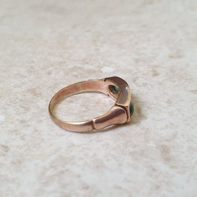 Antique Green and White Ring in 9ct Gold