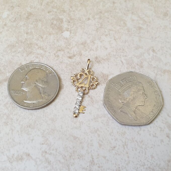 21 Pendant in 9ct Gold