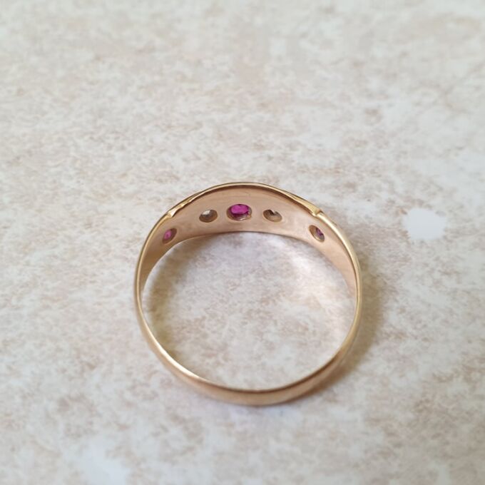 Antique Ruby Ring in 18ct Gold