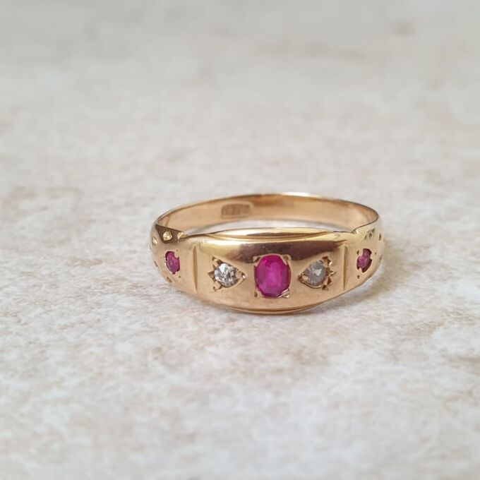 Antique Ruby Ring in 18ct Gold