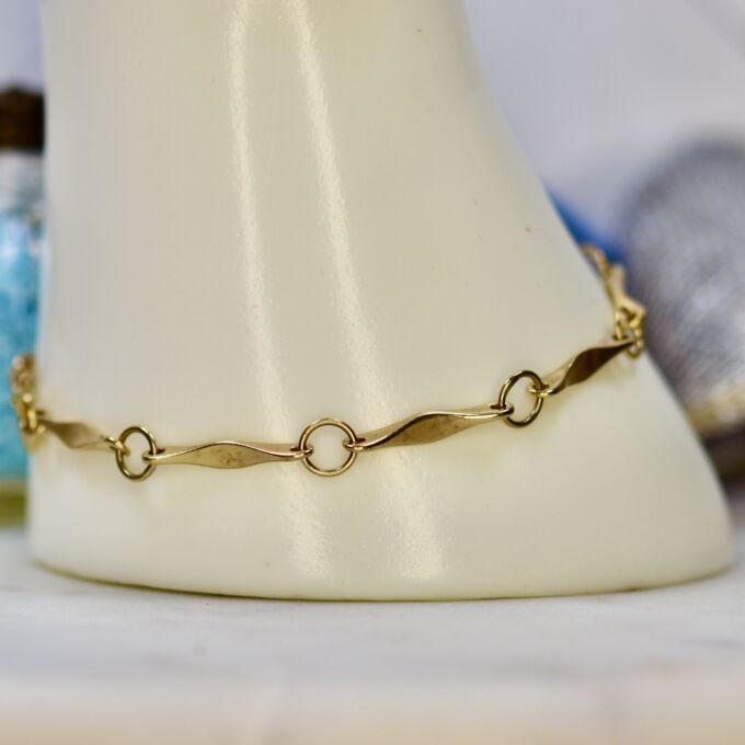 Twisted Link Bracelet in 9ct Gold