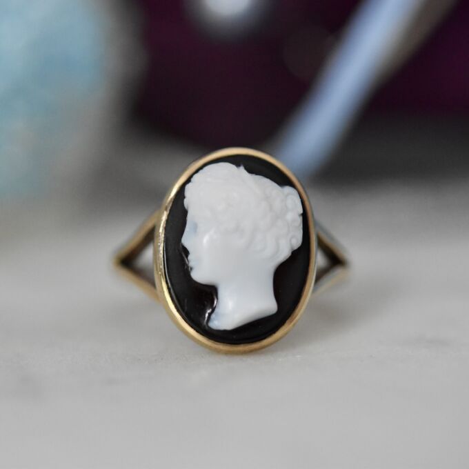 Hardstone Cameo Ring in 9ct Gold