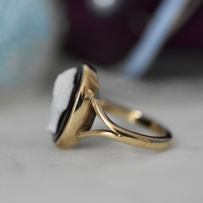 Hardstone Cameo Ring in 9ct Gold