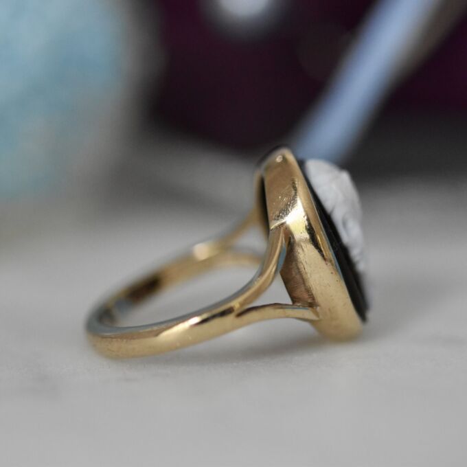 Hardstone Cameo Ring in 9ct Gold