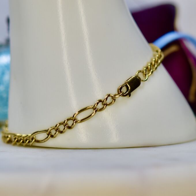 Figaro Bracelet in 9ct Gold