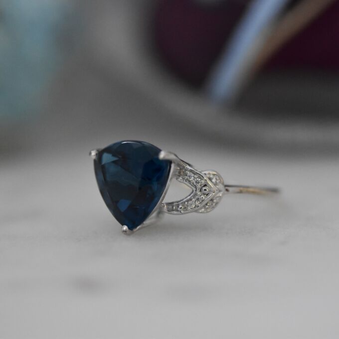 London Blue Topaz Ring in 9ct White Gold