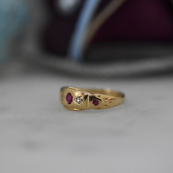 Antique Ruby Ring in 18ct Gold