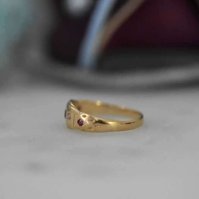 Antique Ruby Ring in 18ct Gold