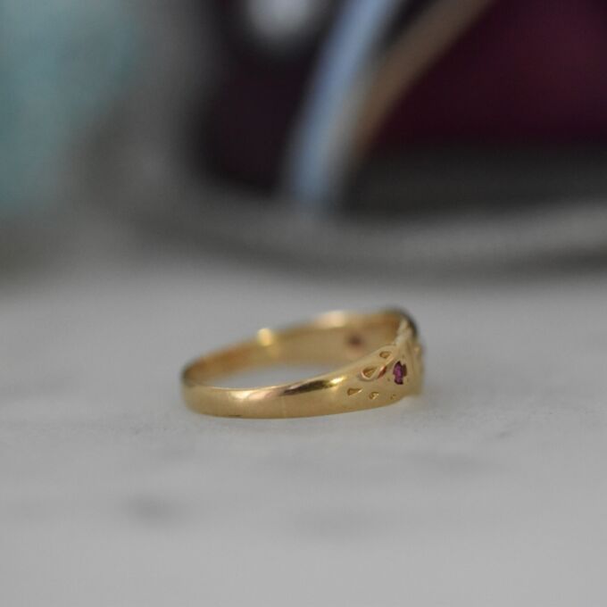 Antique Ruby Ring in 18ct Gold