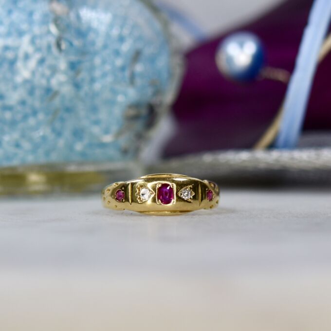 Antique Ruby Ring in 18ct Gold