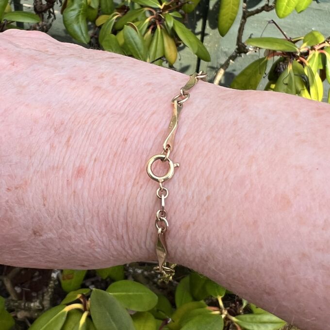 Twisted Link Bracelet in 9ct Gold