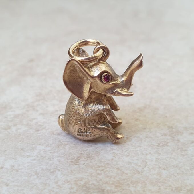 Delightful Elephant Pendant in 9ct Gold