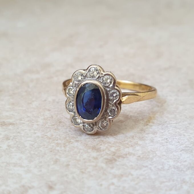 Sapphire and Diamond Cluster ring in 18ct Gold