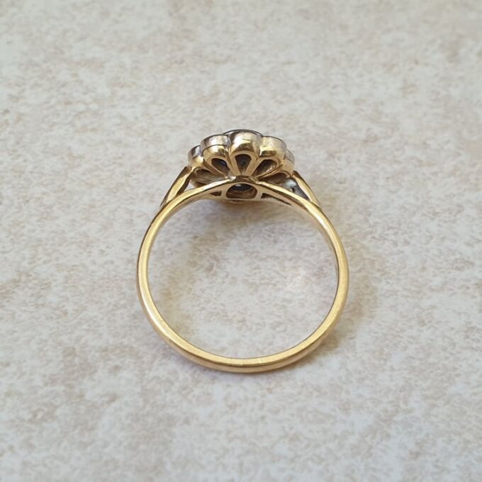 Sapphire and Diamond Cluster ring in 18ct Gold