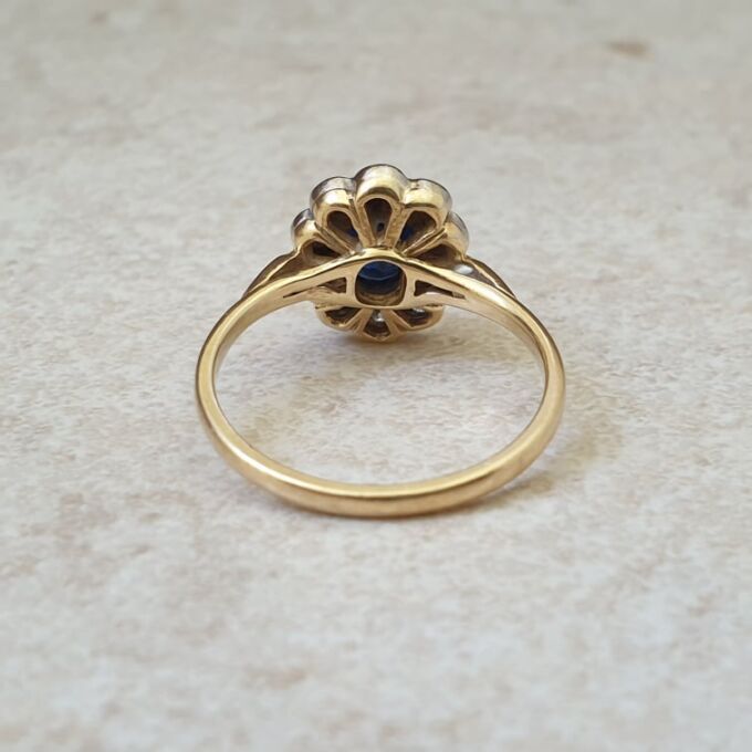 Sapphire and Diamond Cluster ring in 18ct Gold