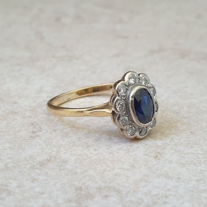 Sapphire and Diamond Cluster ring in 18ct Gold