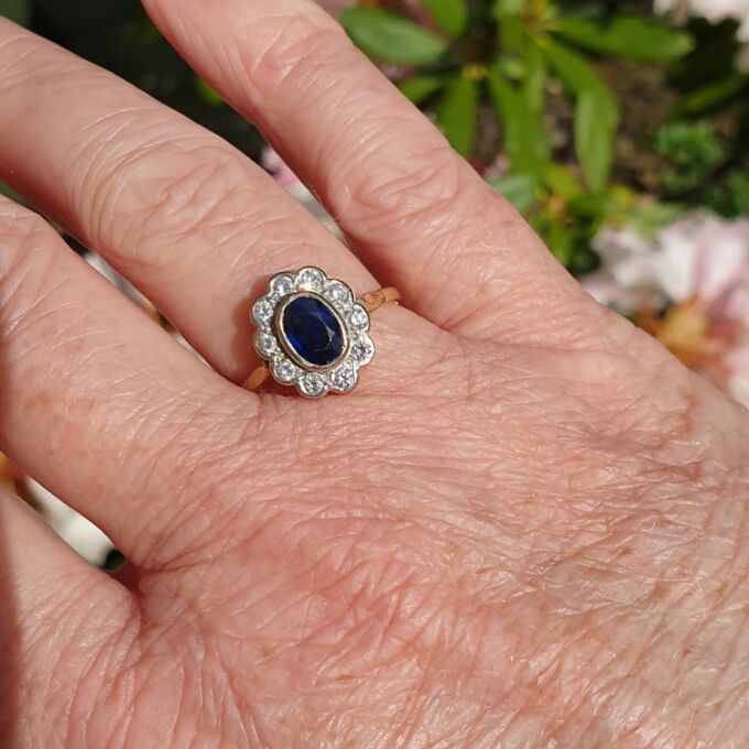 Sapphire and Diamond Cluster ring in 18ct Gold
