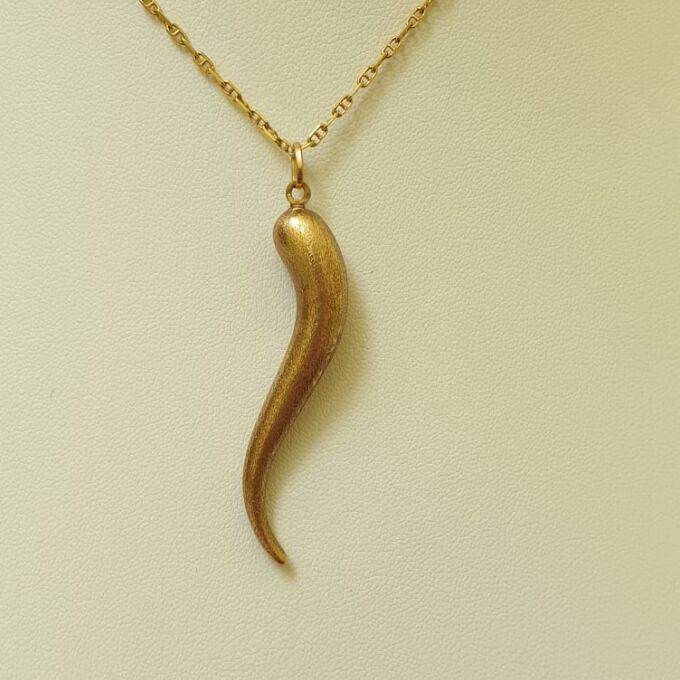 Large Cornicello Horn Pendant in 9ct Gold