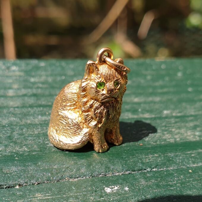 Sitting Cat Pendant in 9ct Gold