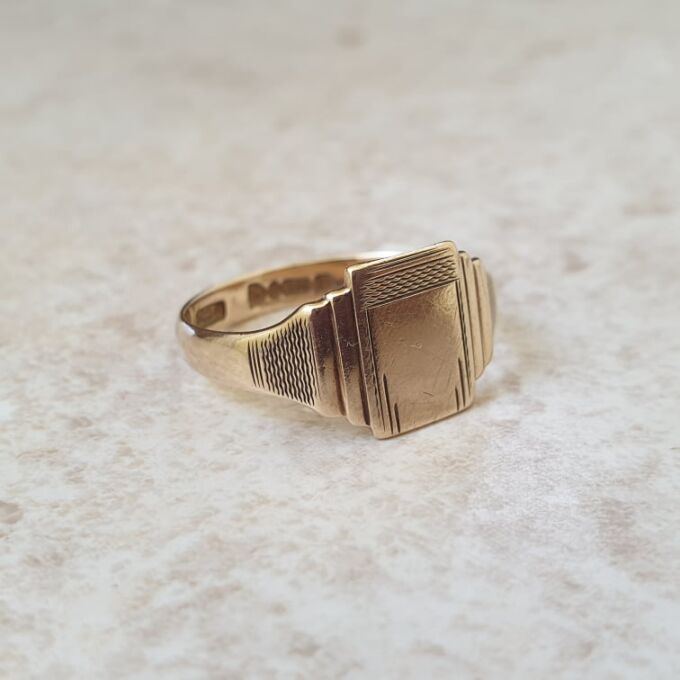 Vintage Signet Ring in 9ct Gold