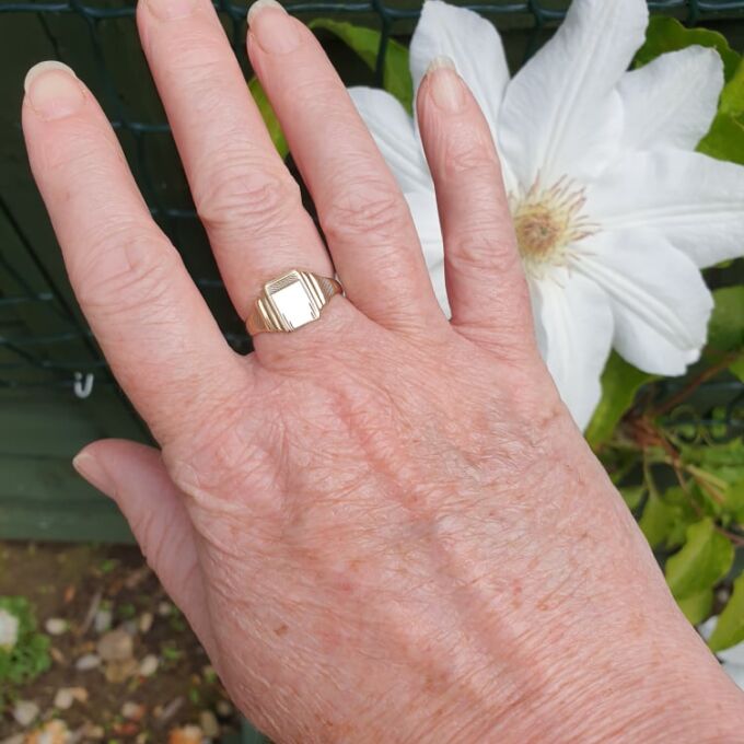 Vintage Signet Ring in 9ct Gold