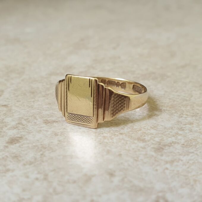 Vintage Signet Ring in 9ct Gold