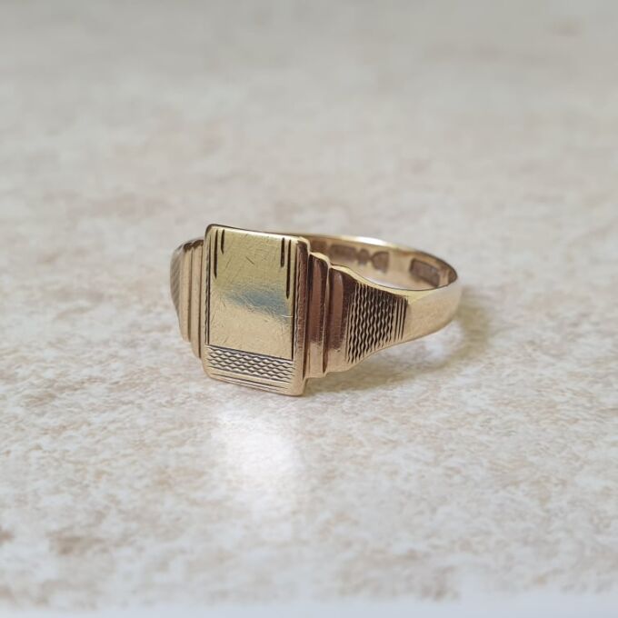 Vintage Signet Ring in 9ct Gold