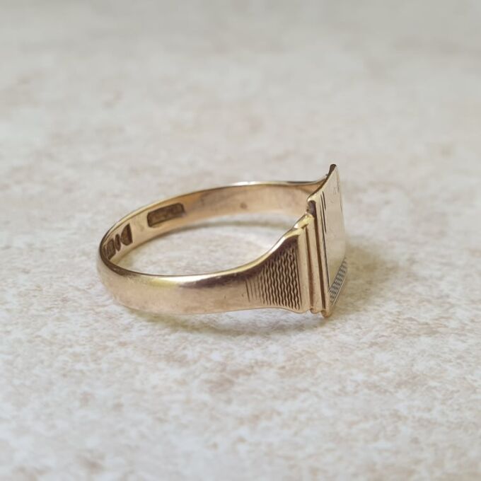 Vintage Signet Ring in 9ct Gold