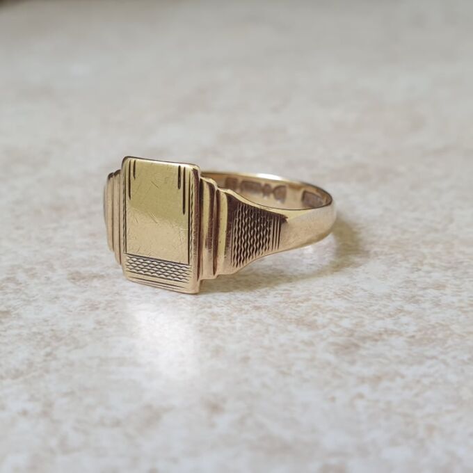 Vintage Signet Ring in 9ct Gold