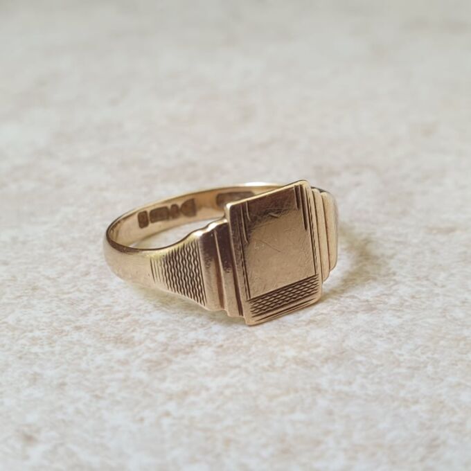 Vintage Signet Ring in 9ct Gold