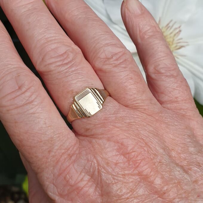 Vintage Signet Ring in 9ct Gold