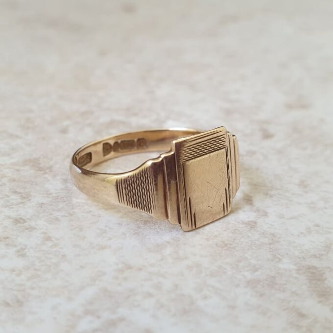 Vintage Signet Ring in 9ct Gold