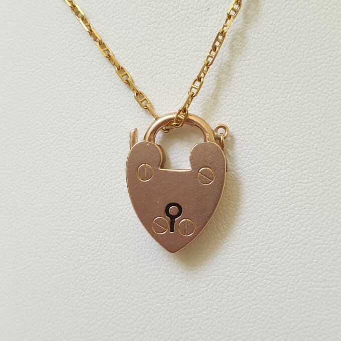 Plain Old Heart Padlock in 9ct Gold