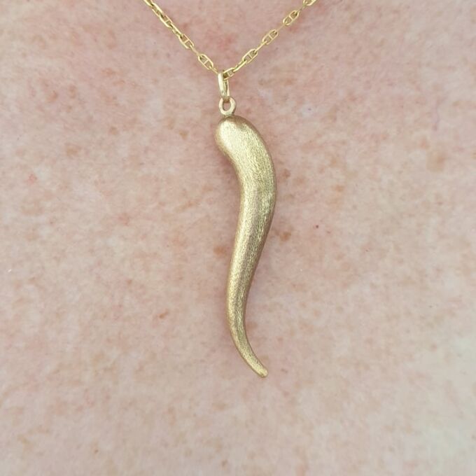 Large Cornicello Horn Pendant in 9ct Gold