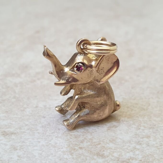 Delightful Elephant Pendant in 9ct Gold