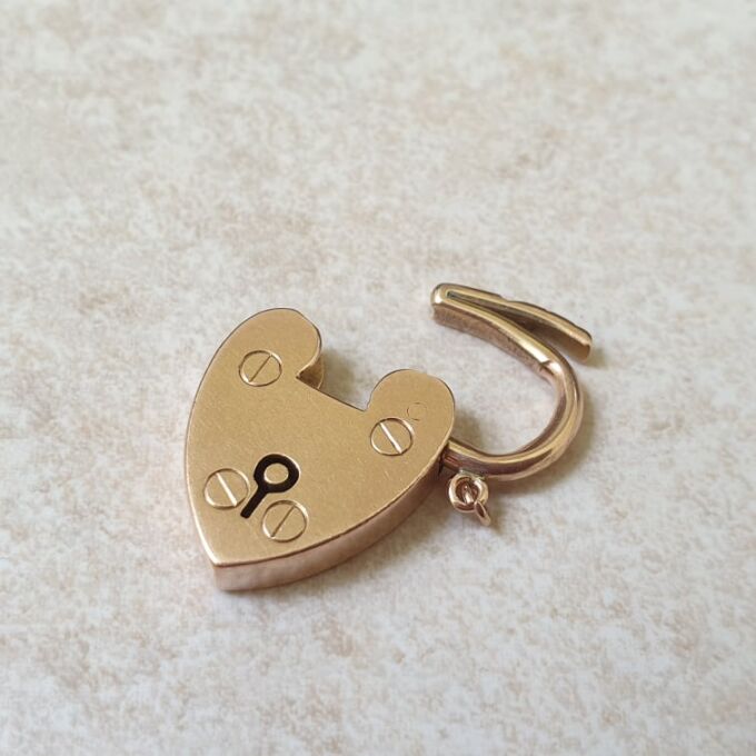 Plain Old Heart Padlock in 9ct Gold