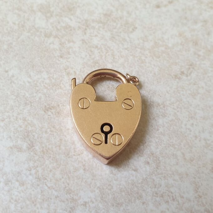 Plain Old Heart Padlock in 9ct Gold