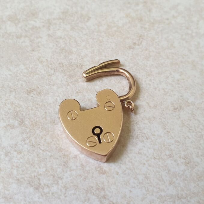 Plain Old Heart Padlock in 9ct Gold