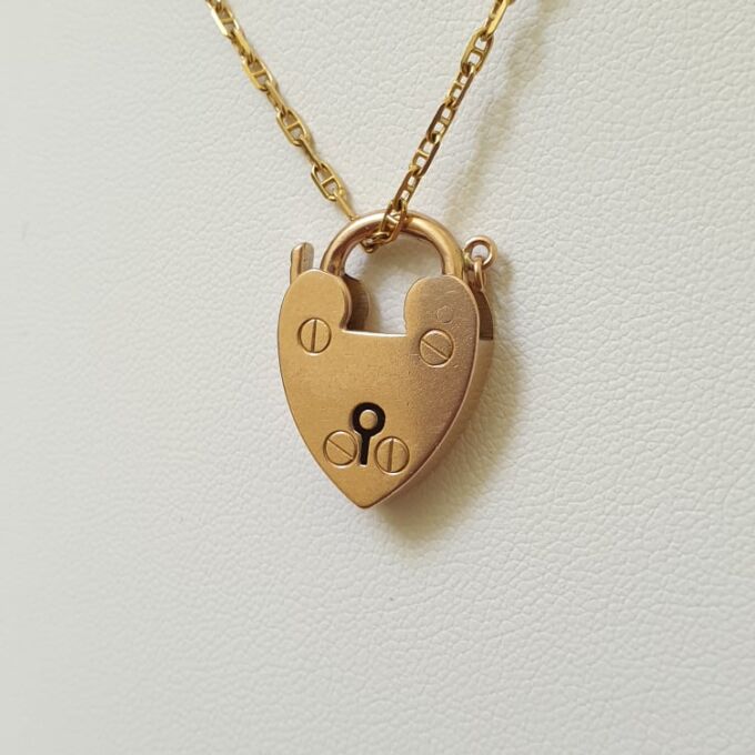 Plain Old Heart Padlock in 9ct Gold