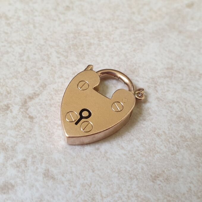 Plain Old Heart Padlock in 9ct Gold