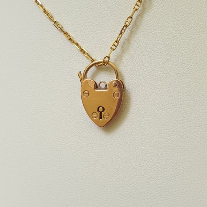 Plain Heart padlock in 9ct Rose Gold