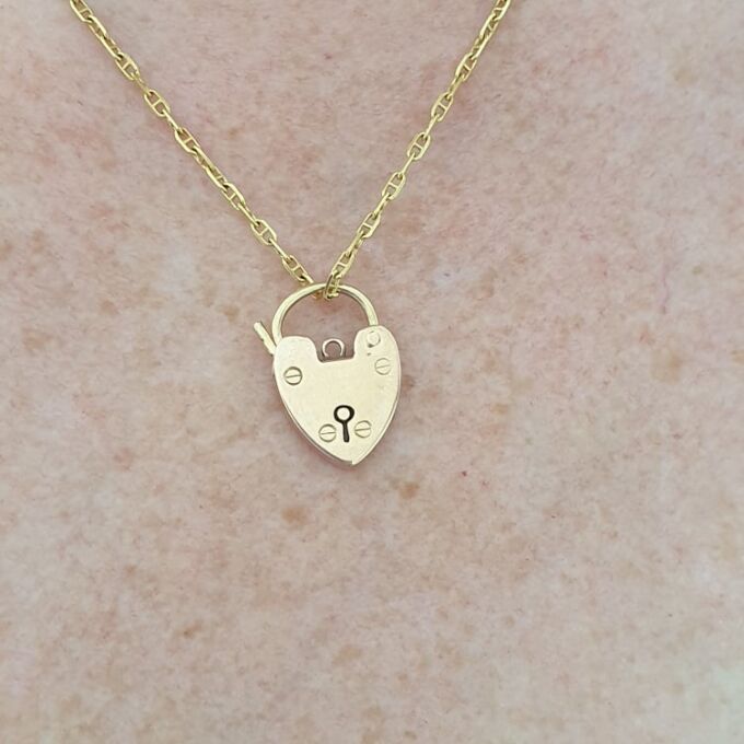 Plain Heart padlock in 9ct Rose Gold