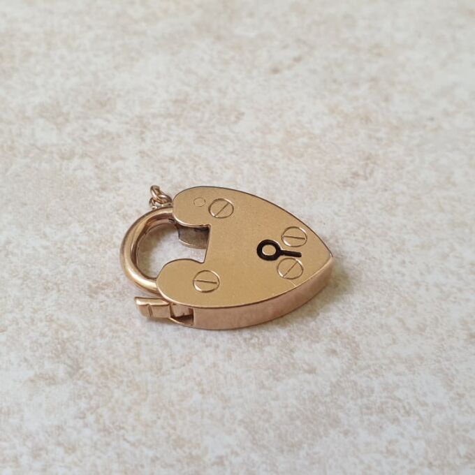 Plain Old Heart Padlock in 9ct Gold
