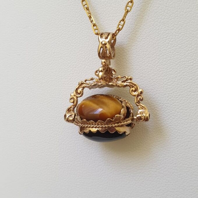 Ornate Three Stone Spinner Pendant in 9ct Gold