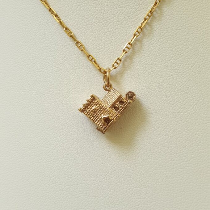 Opening Church Bride and Groom Charm Pendant in 9ct Gold
