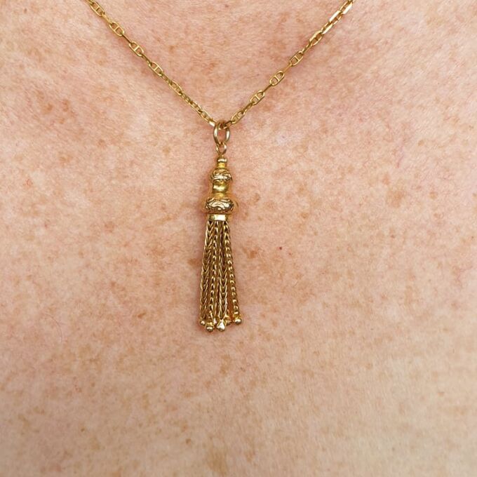 Reserved – Single Ornate Tassel in 9ct Gold