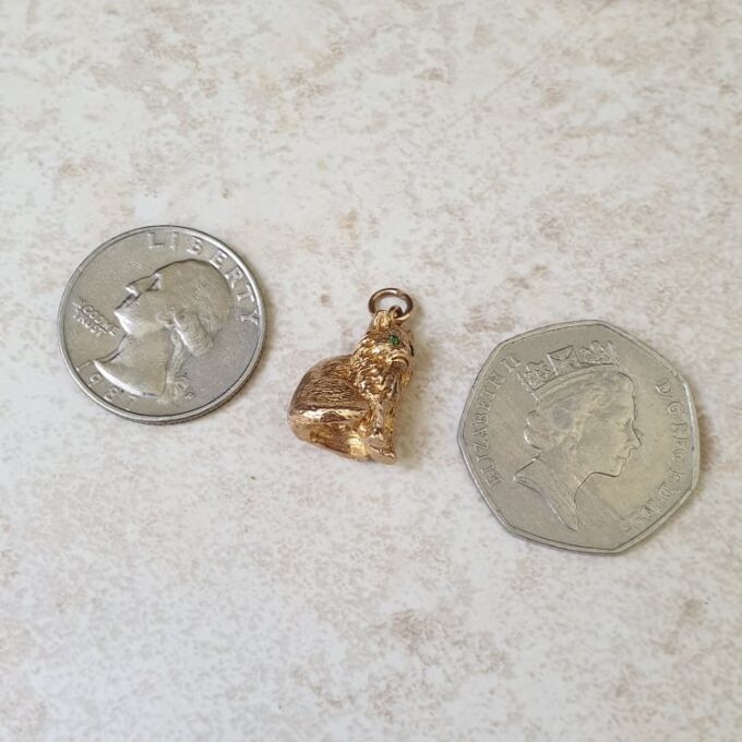 Sitting Cat Pendant in 9ct Gold