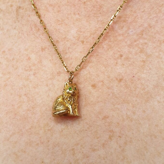 Sitting Cat Pendant in 9ct Gold