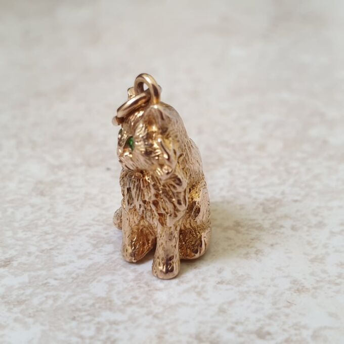 Sitting Cat Pendant in 9ct Gold